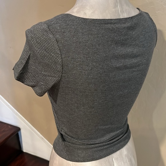 Forever 21 Juniors Square Neck Short Sleeve Tee color Gray Size Medium - Picture 4 of 11